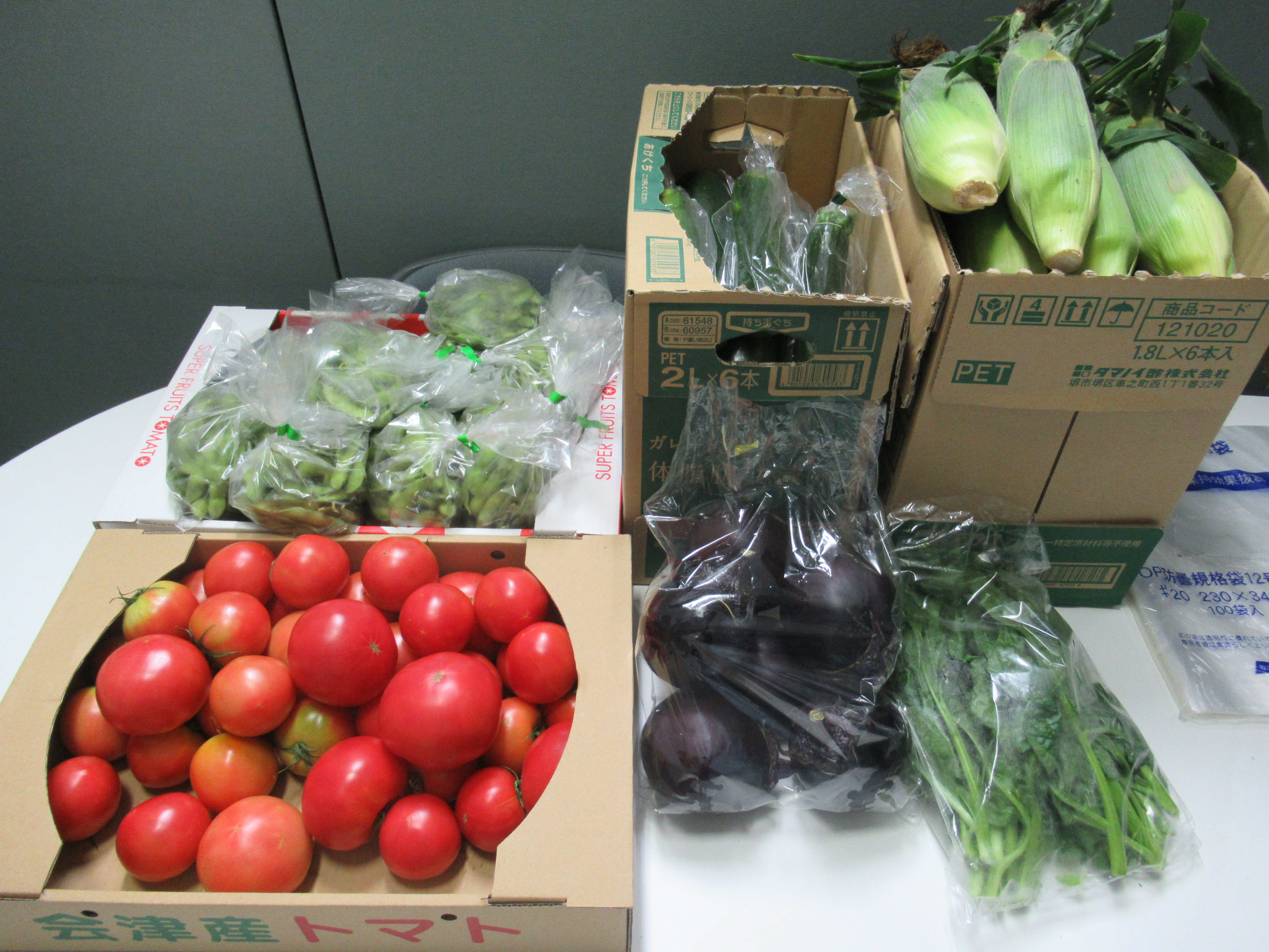 MS. Takahashi donated vegetables (tomato, corn, zucchini, eggplant and green soybeans) to the international students