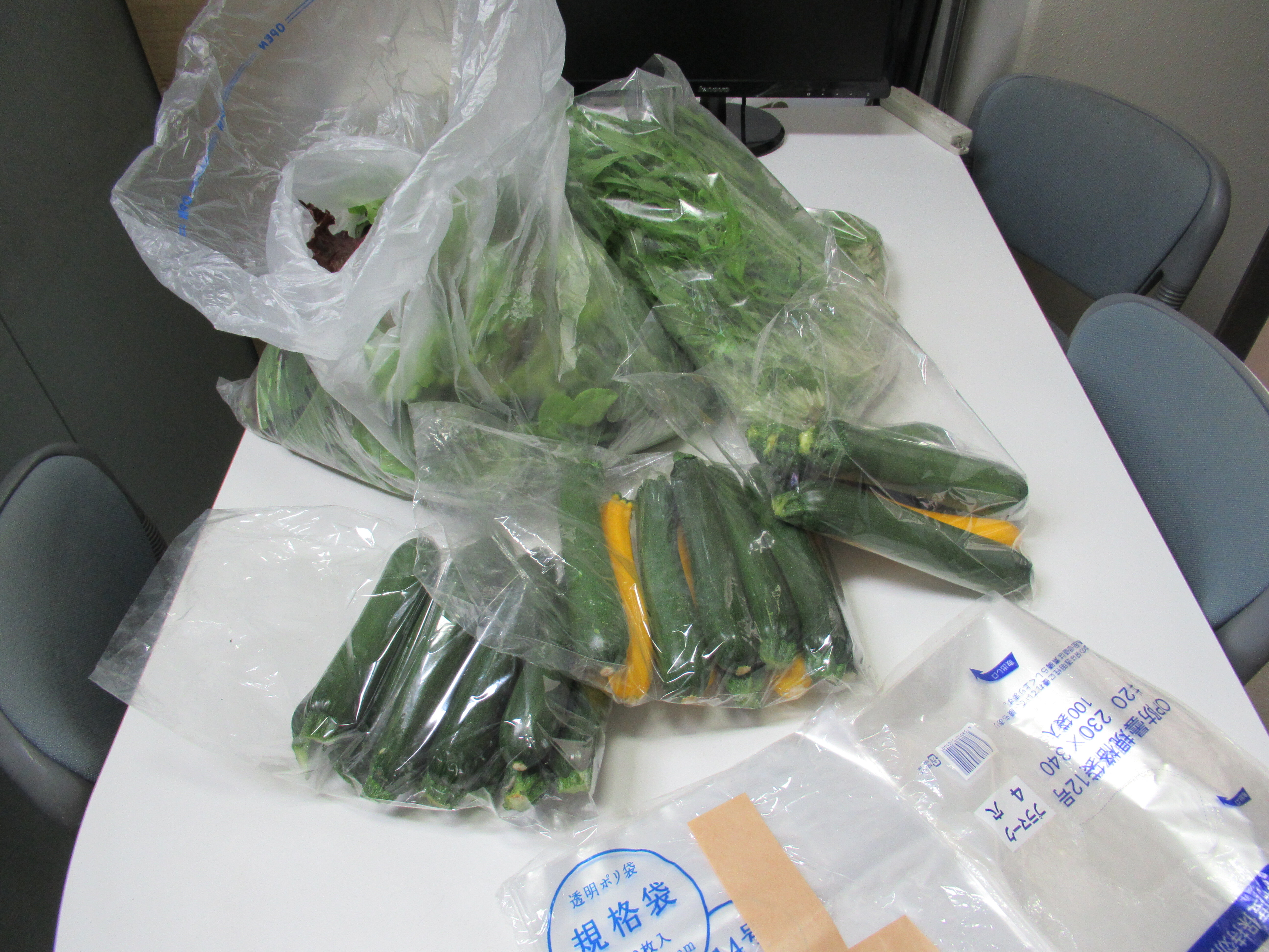 高橋さんのご厚意により、腾博会游戏大厅_腾博会国际娱乐-下载|官网留学生に新鮮な野菜が届けられました。